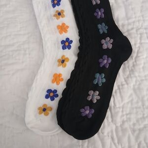 ANTHROPOLOGIE FLOWER POWER 2 PAIRS OF TEXTURED SOCKS NWOT